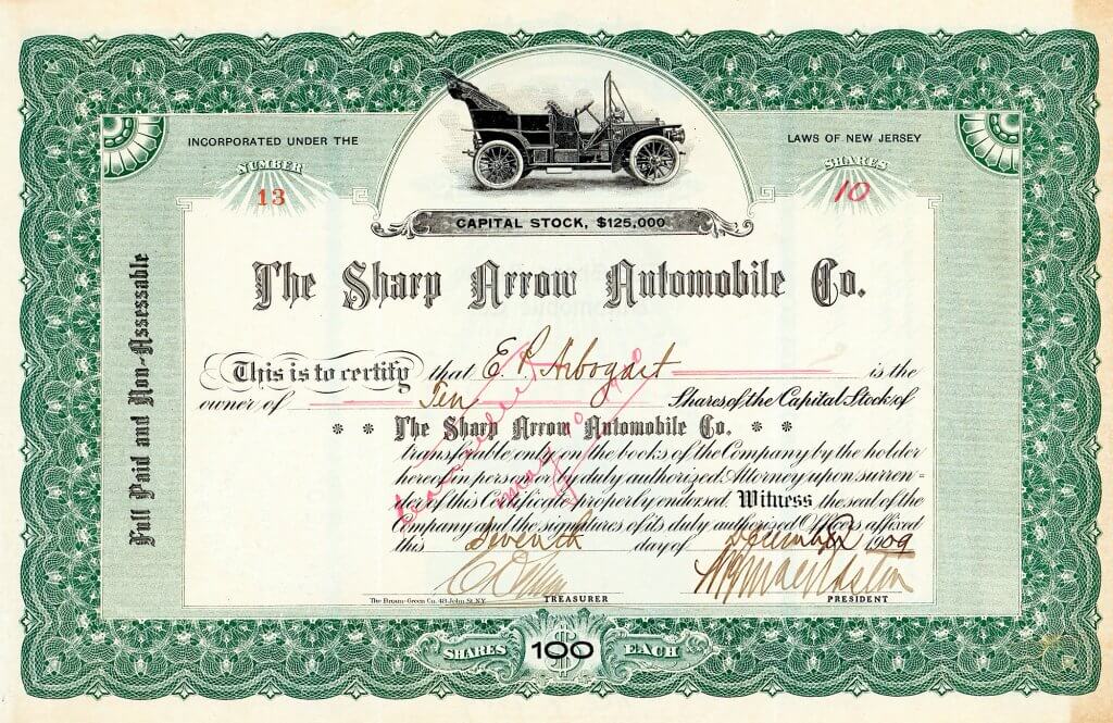 William H. Sharp baute in Trenton, N.J. einen dem Mercer ähnlichen Sportroadster. 1908 gewann ein von ihm selbst gefahrener Sharp-Arrow das 188-Meilen Vanderbilt Motor Parkway Garden City Wettrennen mit einer Durchschnittsgeschwindigkeit von über 100 km/h (das muss man sich bei den Straßenverhältnissen im Jahr 1908 einmal vorstellen).